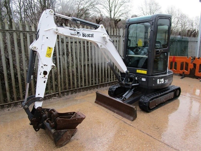 Koparka Bobcat E2.5.5 w doskonałym stanie — zdjęcie 2