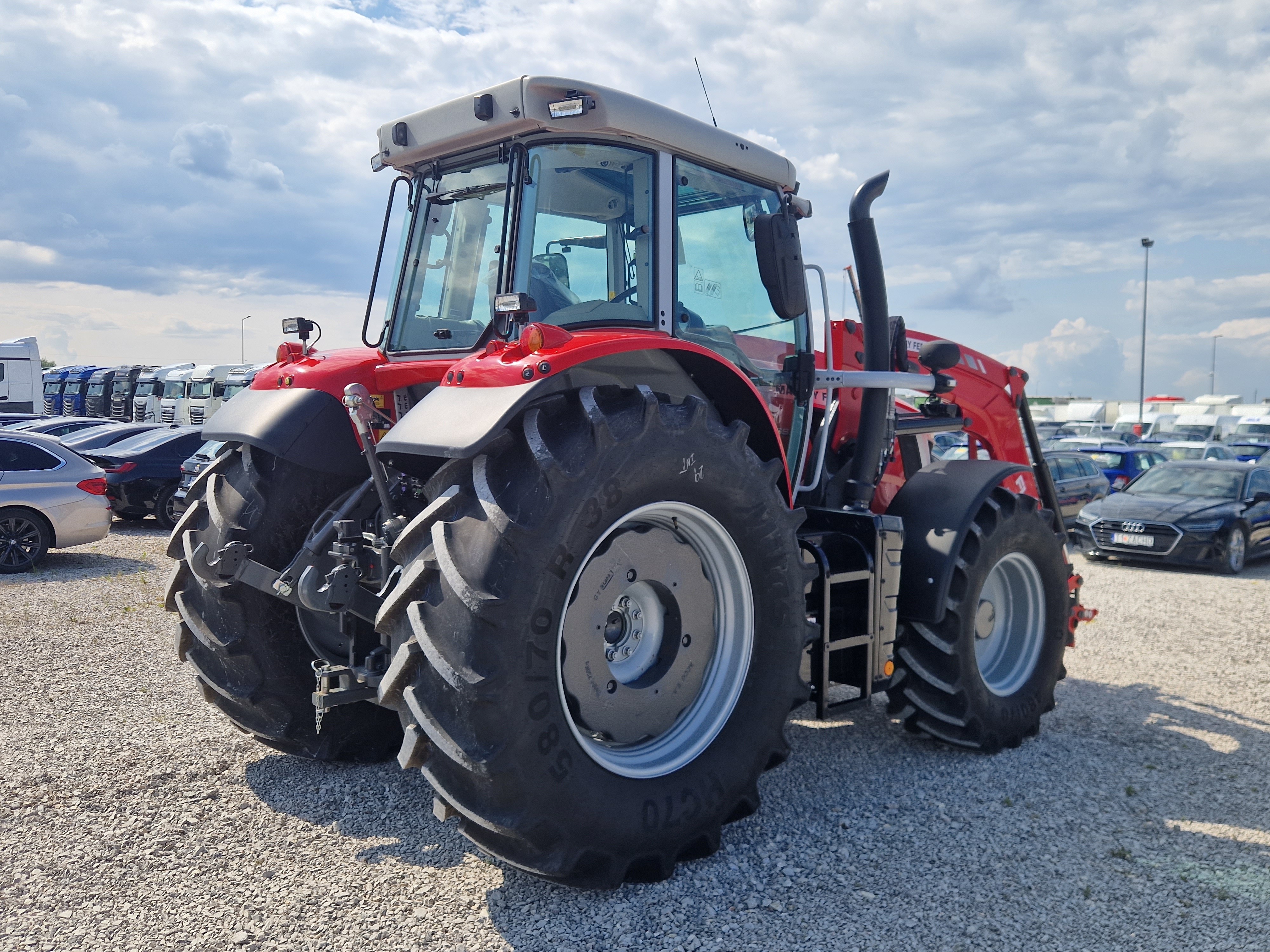 Ciągnik rolniczy Massey Ferguson 6S.145 z ładowaczem czołowym 2023 r. — zdjęcie 3
