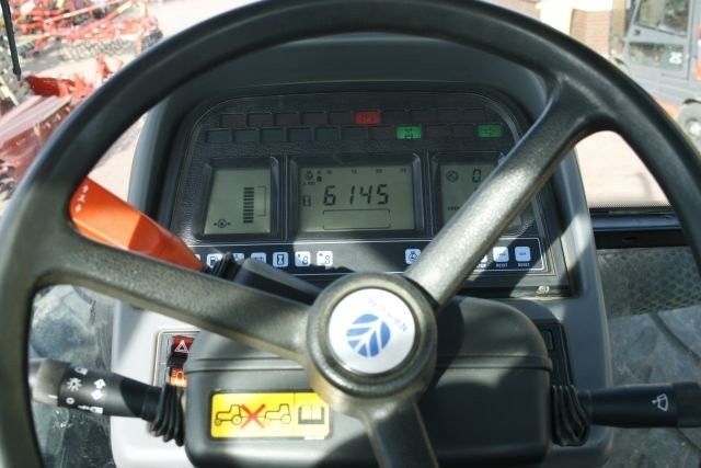 NEW HOLLAND TM 165 2001rok — zdjęcie 3