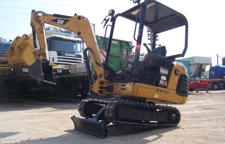 Caterpillar 301.8C Minikoparka — zdjęcie 1