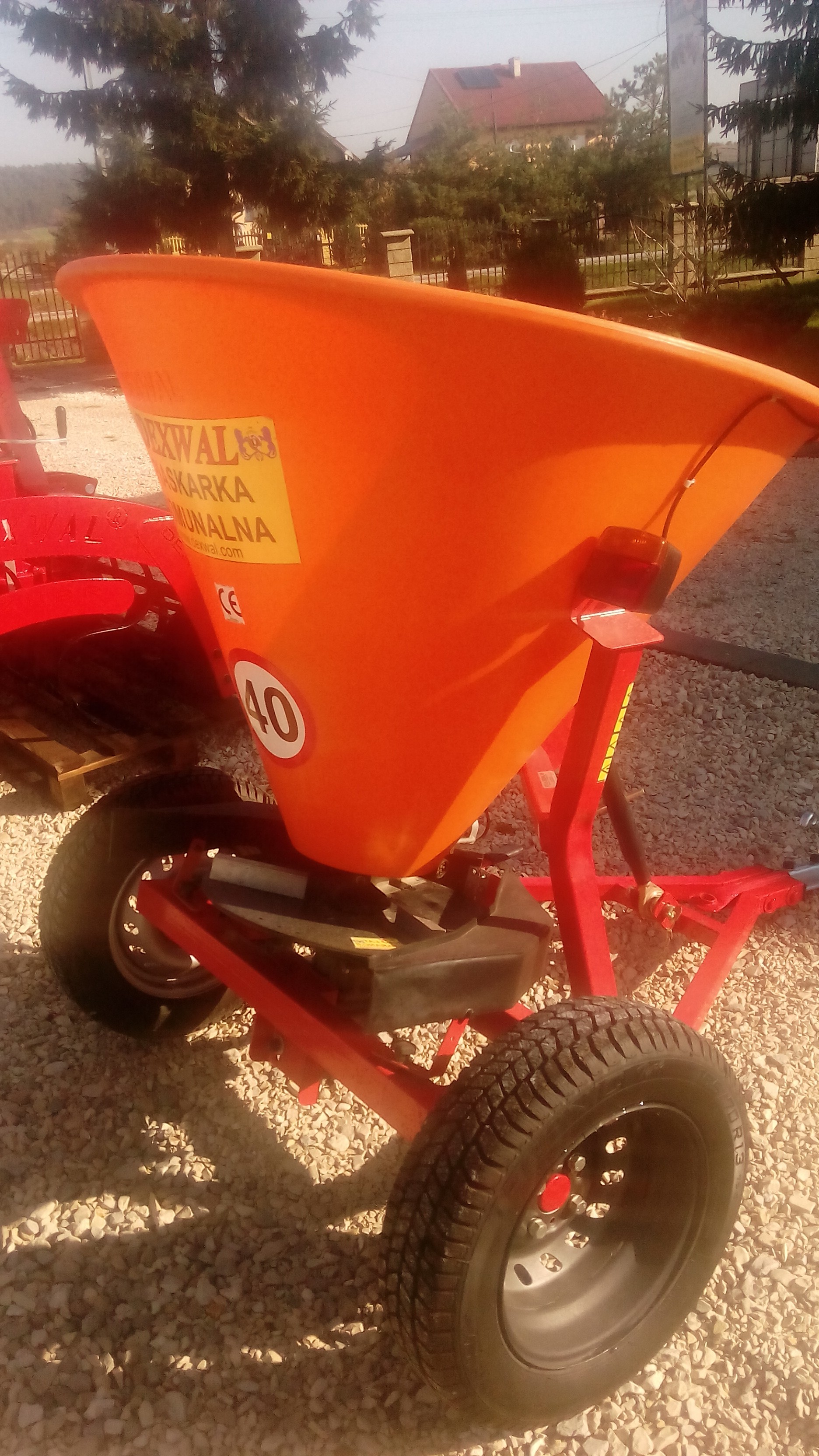  Piaskarka Komunalna CIĄGNIONA 300L QUAD  — zdjęcie 4