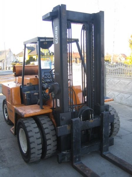 Wózek widłowy CLARK  GPH70 7T LPG 3-4 sekcja UDT — zdjęcie 1