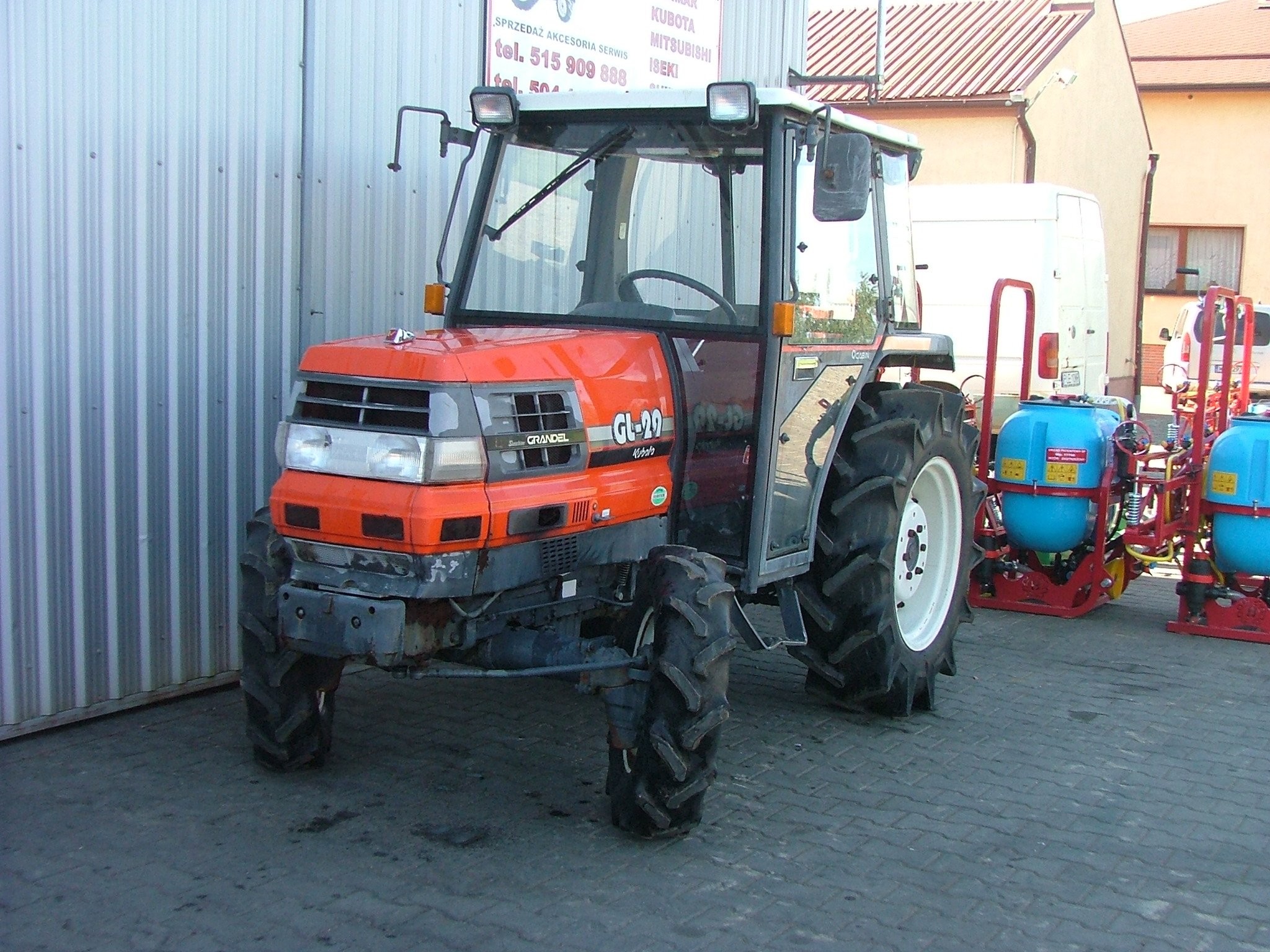 Mini traktorek Kubota Gl-29 z kabiną — zdjęcie 3