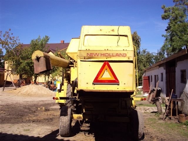 Kombajn zbożowy New Holland 1540 — zdjęcie 4