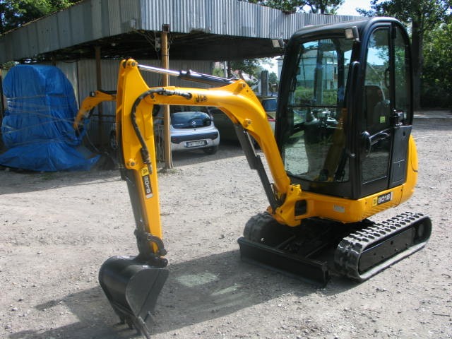 Okazja! Minikoparka JCB 801.8 z 2009 roku — zdjęcie 7