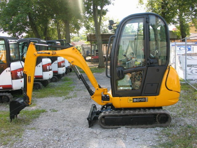 Sprzedam minikoparkę JCB 8016 - 2008 rok — zdjęcie 1