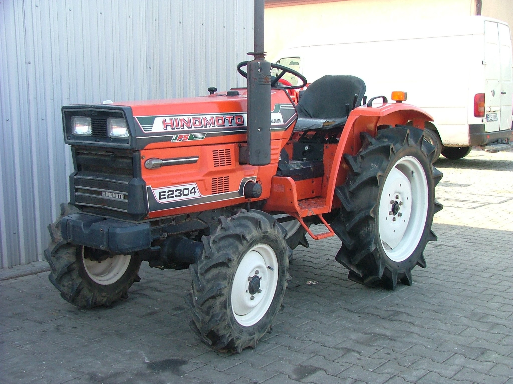 Mini traktorek Hinomoto E2304, 23KM, 4x4 — zdjęcie 3