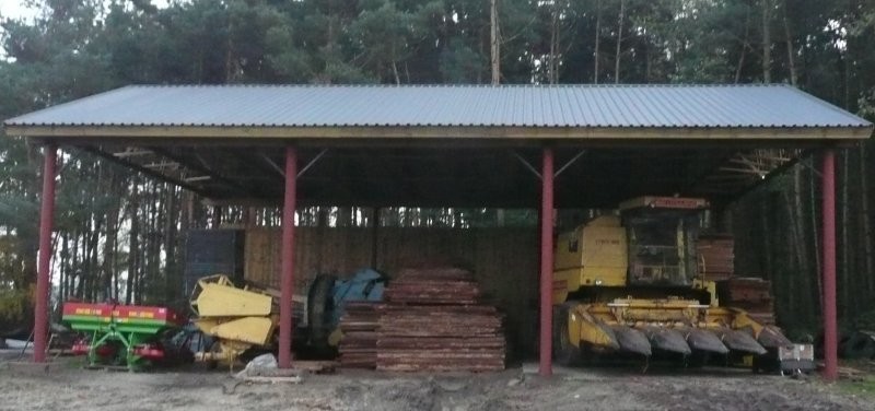 Wiaty rolnicze, drewniane wiązary dachowe. — zdjęcie 1