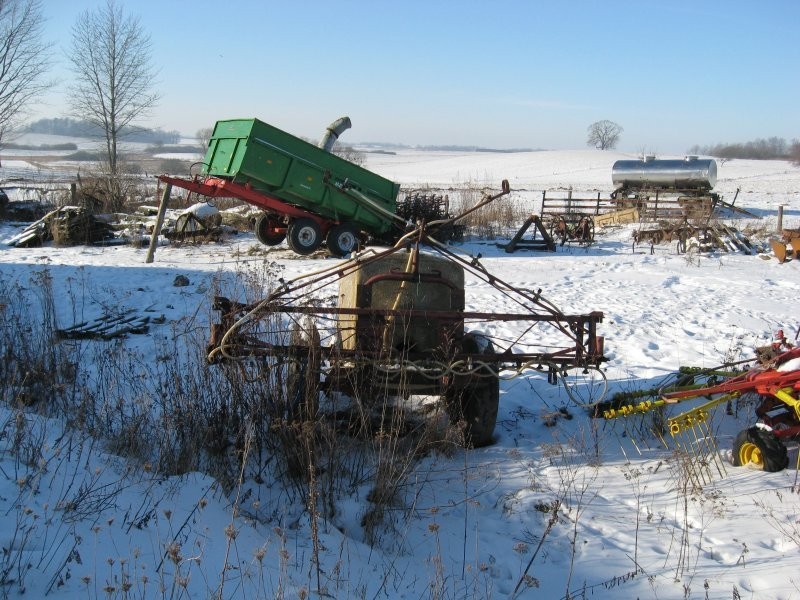 Rozrzutnik, zgrabiarka karuzelowa, opryskiwacz. — zdjęcie 4