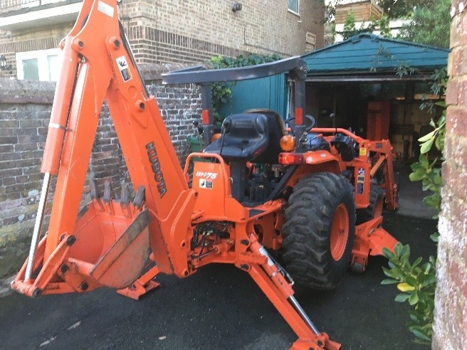 Ciągnik Kubota B7-800 + Akcesoria — zdjęcie 4