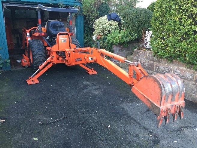 Ciągnik Kubota B7-800 + Akcesoria — zdjęcie 3