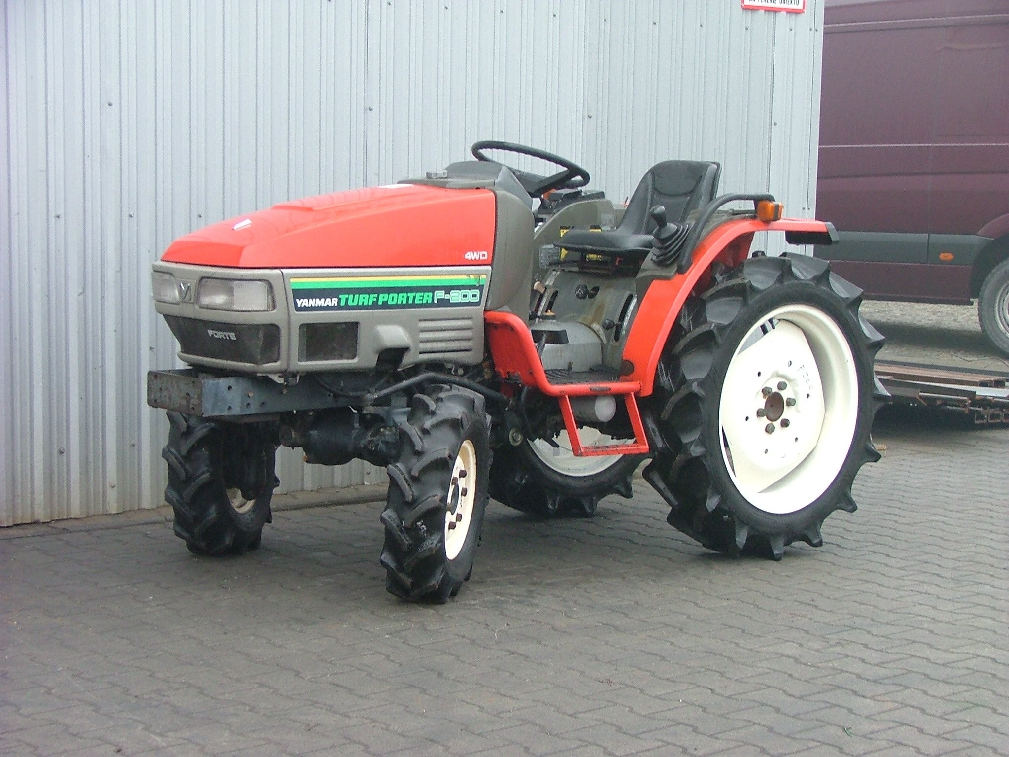 Yanmar F200 - 2004 — zdjęcie 3