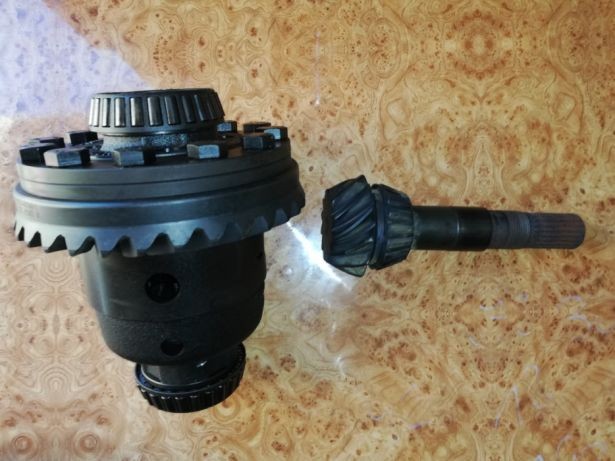 Mechanizm różnicowy, wałek ataku John Deere5045E, 5055E, 5065E, 5065M, — zdjęcie 1