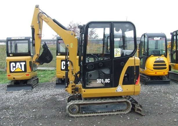 minikoparki CAT 301.8C , rok 2010.