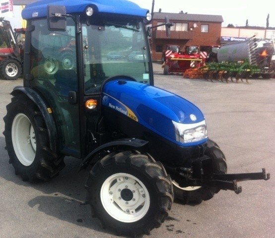 New Holland T 3030 w dobrym stanie — zdjęcie 1