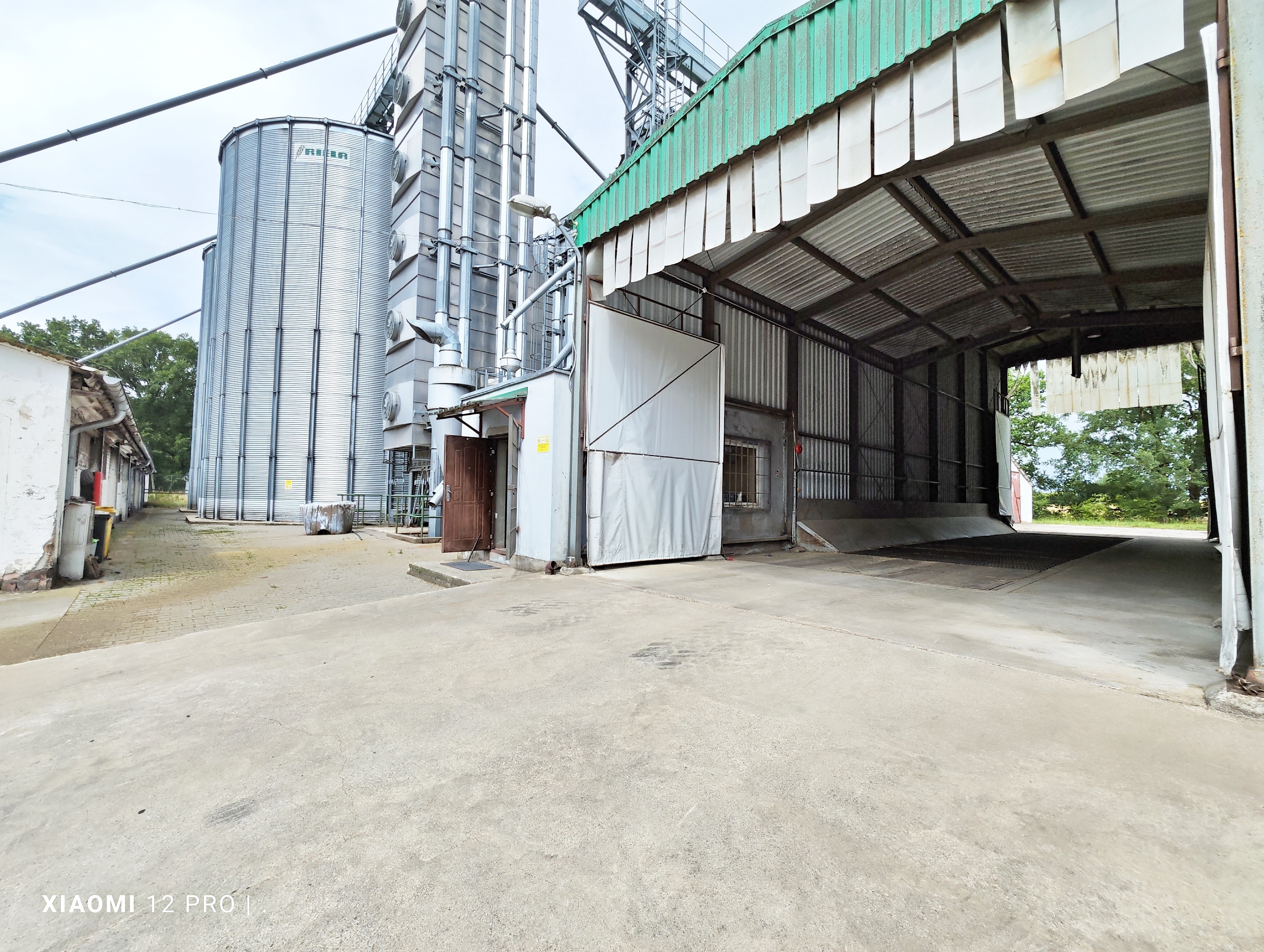 Kompleks rolniczo-magazynowy – silosy na 6800 ton-7 hal-2,65 ha ziemi — zdjęcie 8