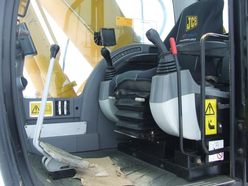 JCB JS 220LC z roku 2006,. — zdjęcie 3