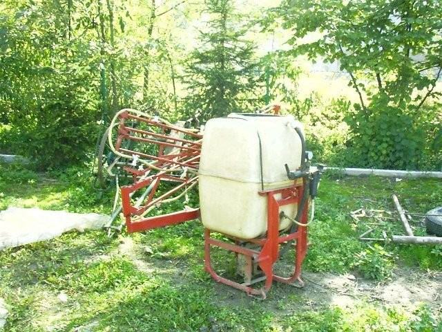 Sprzedam opryskiwacz polowy zawieszany beczka 300l, zasieg lanc 10 m