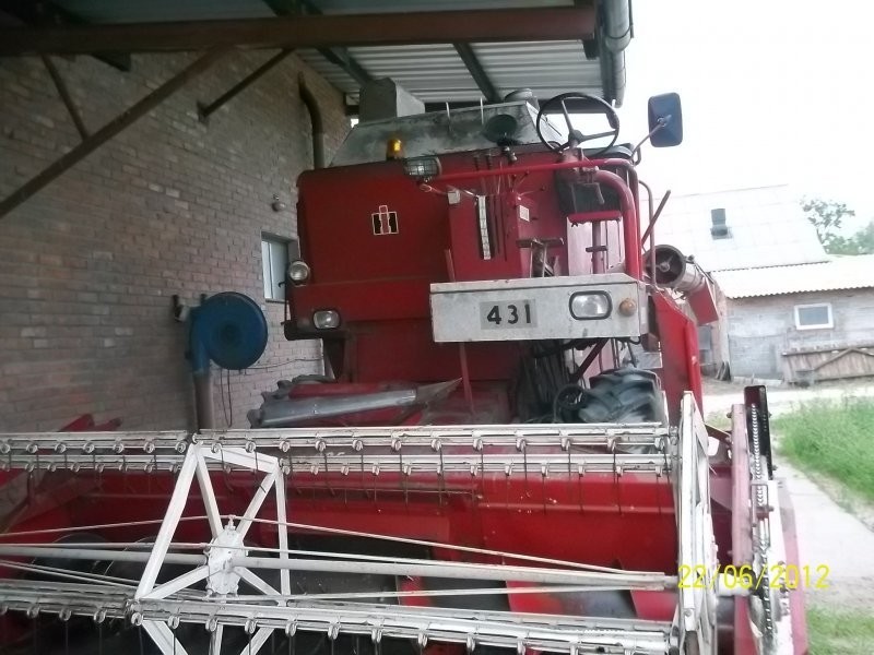kombajn zbożowy INTERNATIONAL 431 — zdjęcie 2
