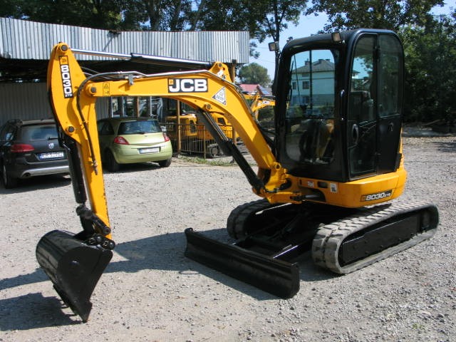 Sprzedam koparkę gąsienicową JCB 8030 zts 2010 rok — zdjęcie 1