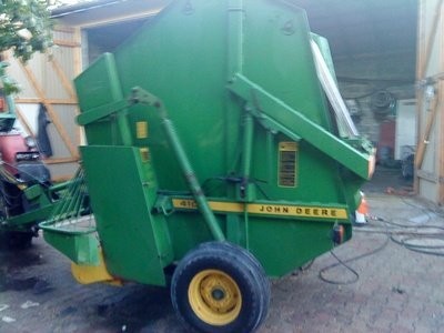 Prasa zwijajaca John Deere 410 — zdjęcie 3