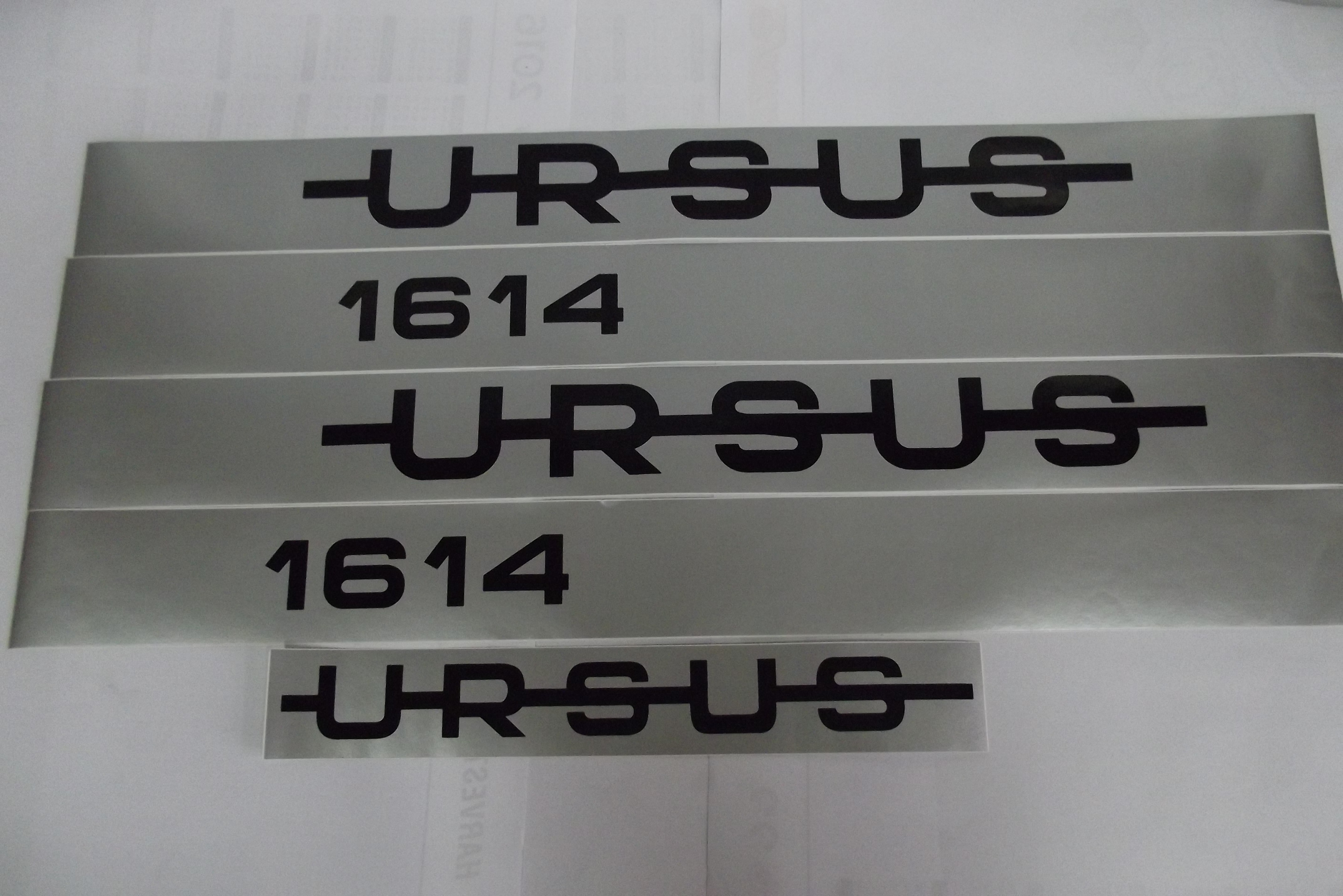 Emblematy maski silnika MF 255; URSUS 912/1014/1224/1614/ KOMPLET — zdjęcie 3