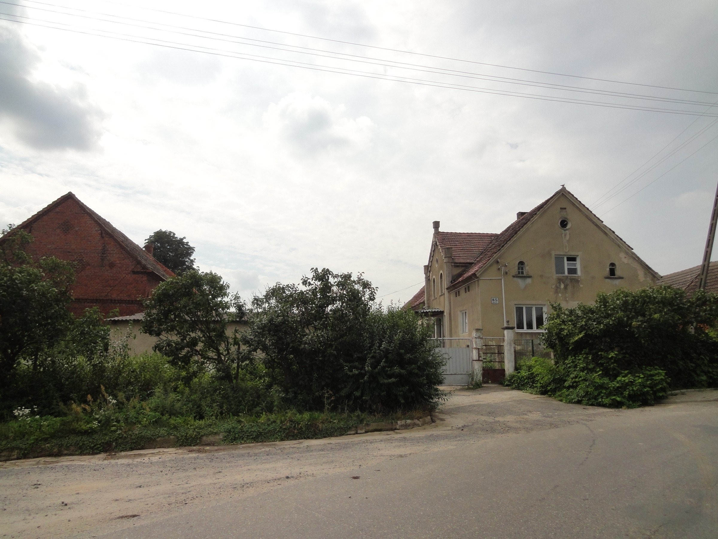 sprzedam dom na działce (0,48ha) koło Głogowa