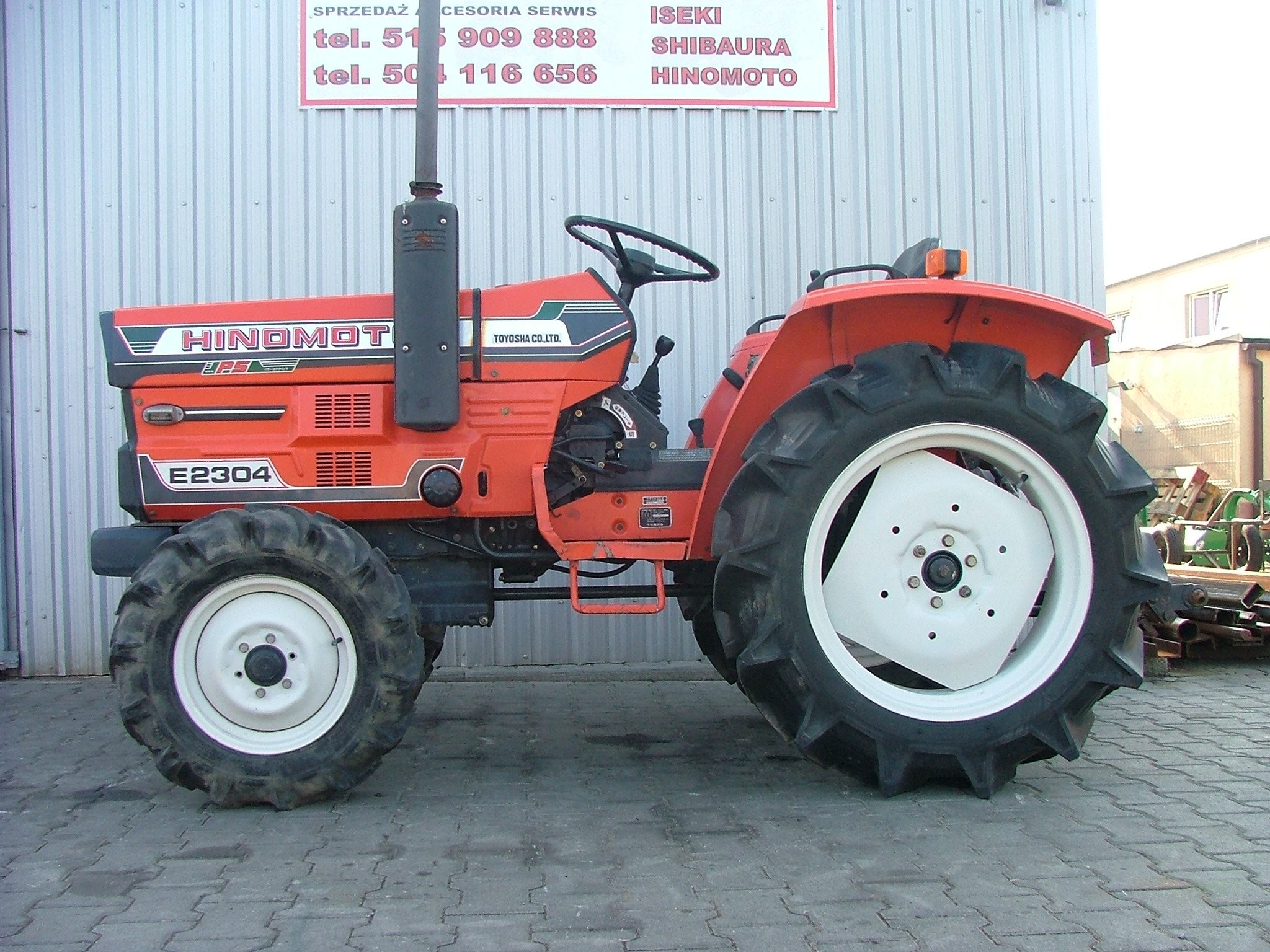 Mini traktorek Hinomoto E2304, 23KM, 4x4 — zdjęcie 2