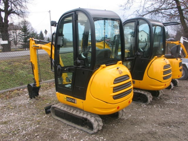JCB 8014 z 2011 roku — zdjęcie 2
