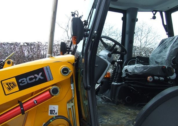 Nowa Koparko Ładowarka JCB 3CX — zdjęcie 3