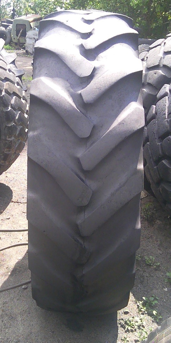 (G320) Opona 20.8 R38 Goodyear, Stomil — zdjęcie 1
