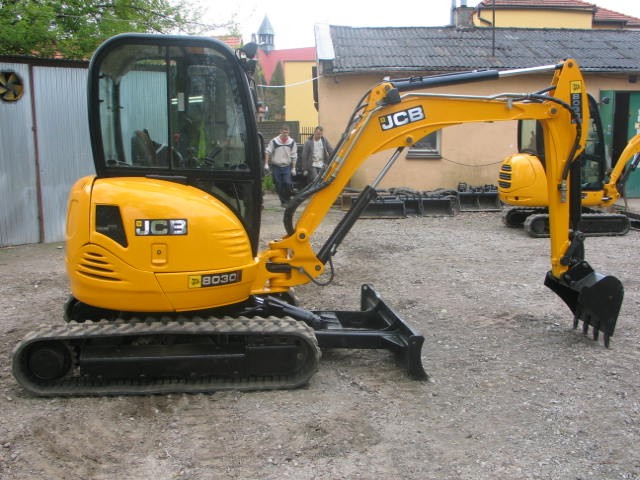 JCB 8030 zts  z 2012 roku - jak nowa, sprzedam — zdjęcie 1