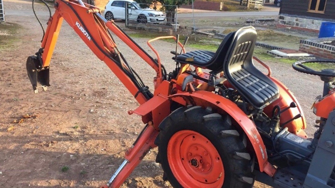 Ciągnik Kubota B1007 - stan idealny  — zdjęcie 2