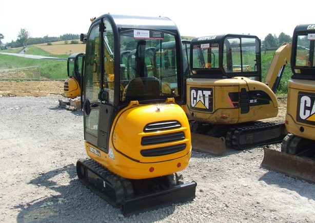 Minikoparka  JCB 8016 z roku 2011 — zdjęcie 2