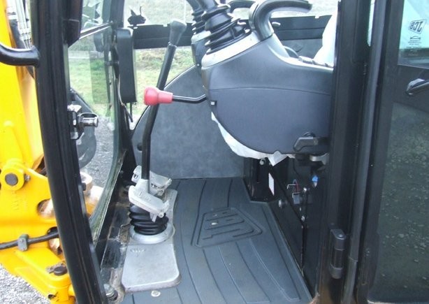 JCB 8025 ZTS, rok 2008 — zdjęcie 3