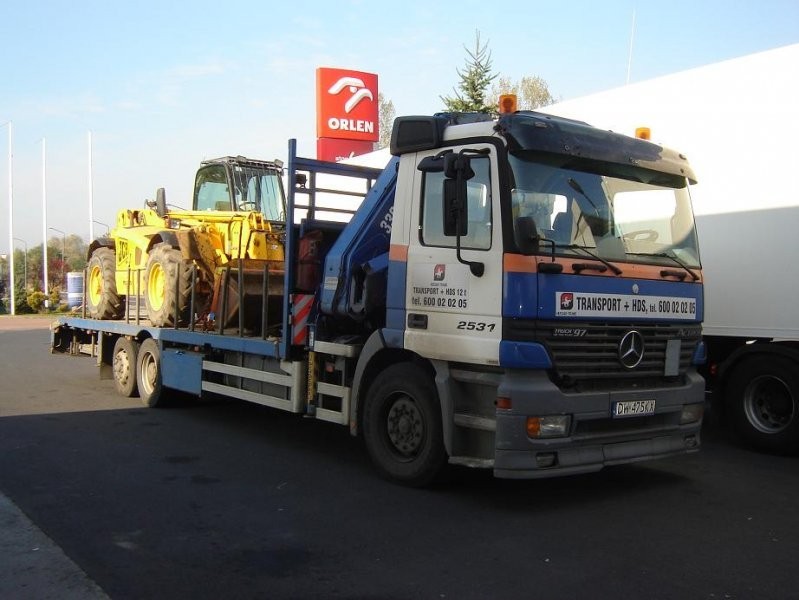 transport maszyn rolniczych ciągniki dźwig  HDS — zdjęcie 1