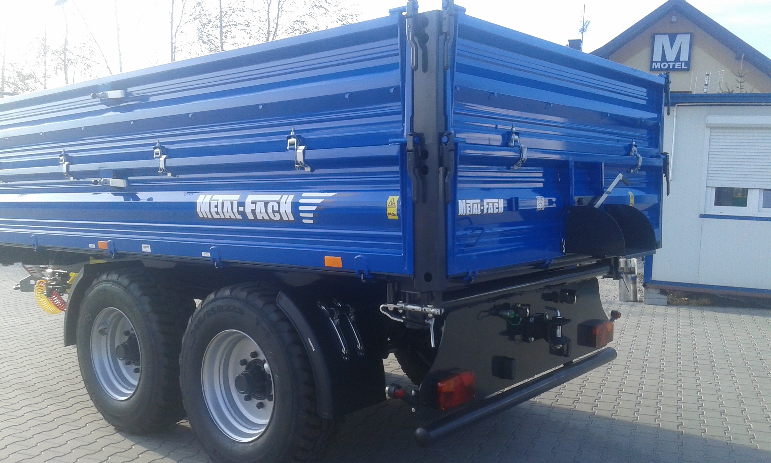 Przyczepa rolnicza ciężarowa firmy Metal-fach T730/1 8T — zdjęcie 8