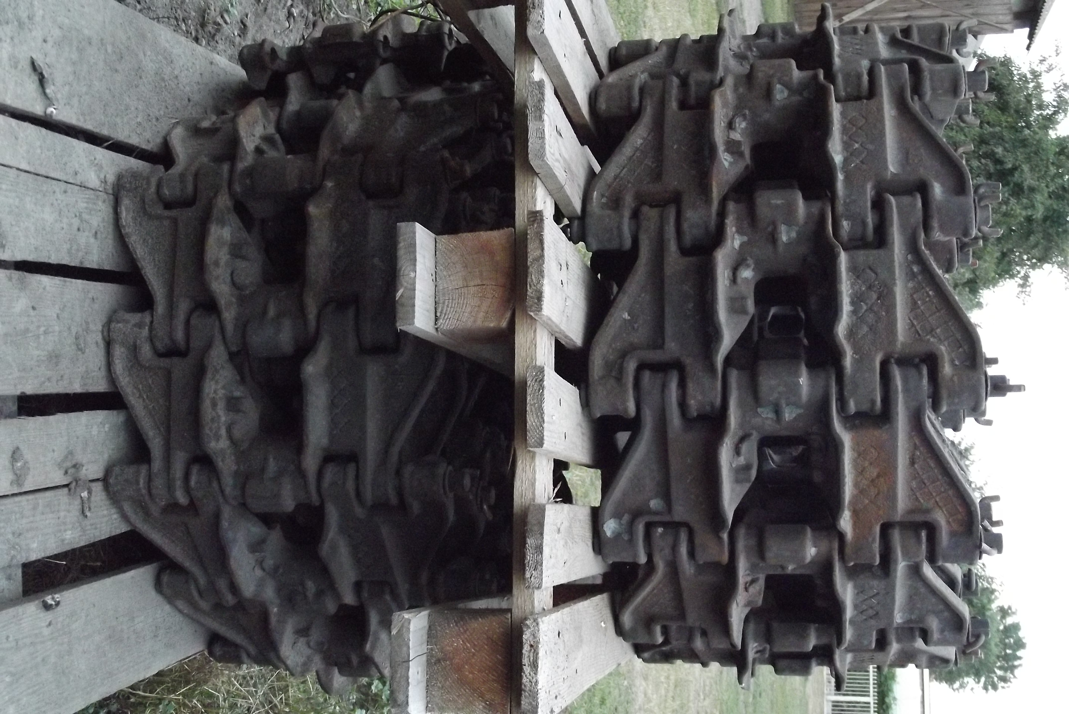 Gąsienica DT 75 lewa/prawa Kompletna ORYGINAŁ — zdjęcie 1