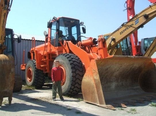 Ładowarka Daewoo MG-300 — zdjęcie 1