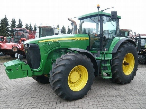 Ciągnik JOHN DEERE 8520  używany