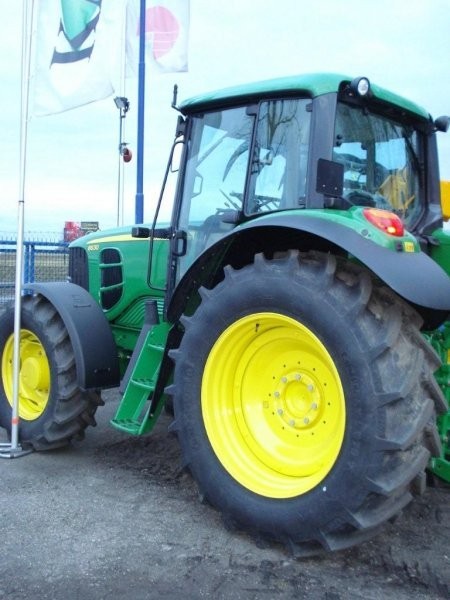 Sprzedam ciagnik rolniczy JOHN DEERE 6630 COMFORT — zdjęcie 2