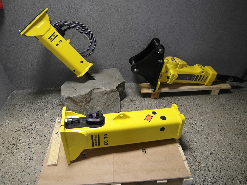 Młot hydrauliczny Atlas Copco SB302 JCB 3CX, CAT 432, VOLVO BL 71 — zdjęcie 2