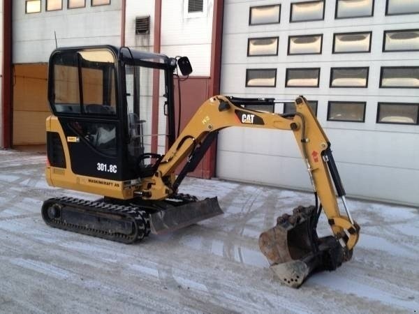 Caterpillar 301.8 Minikoparka — zdjęcie 3
