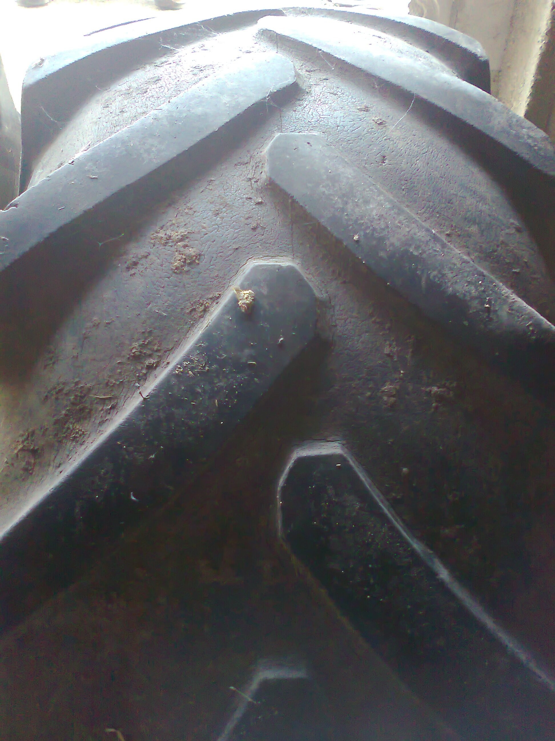 Michelin - 16.9 R 28 (RADIAL) — zdjęcie 1