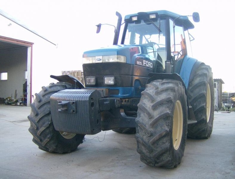 New Holland 8670