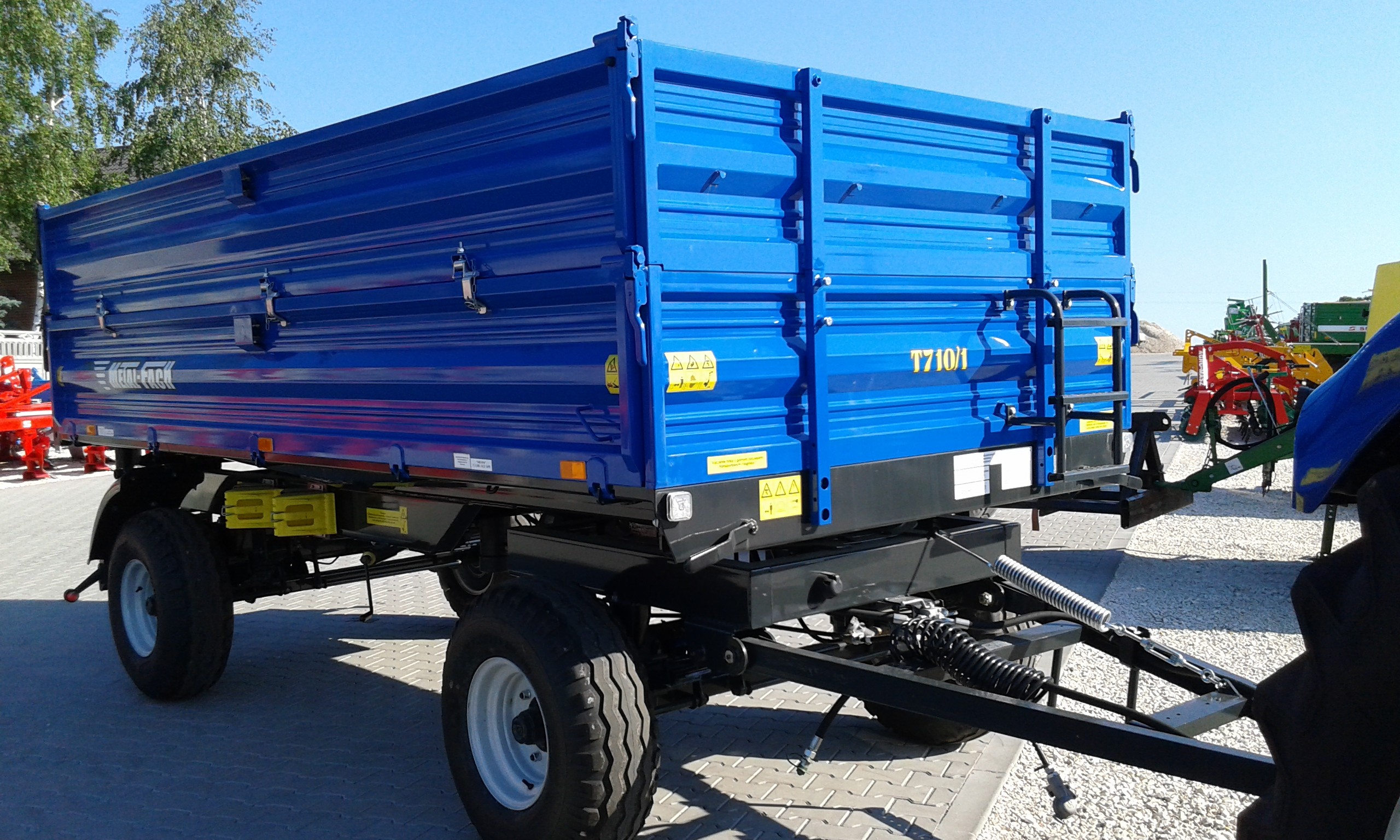 Przyczepa rolnicza dwuosiowa Metal-Fach 6 ton T 710 — zdjęcie 4