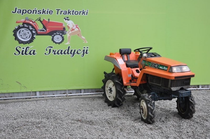 Traktorek Kubota XB1 4x4 12KM — zdjęcie 1