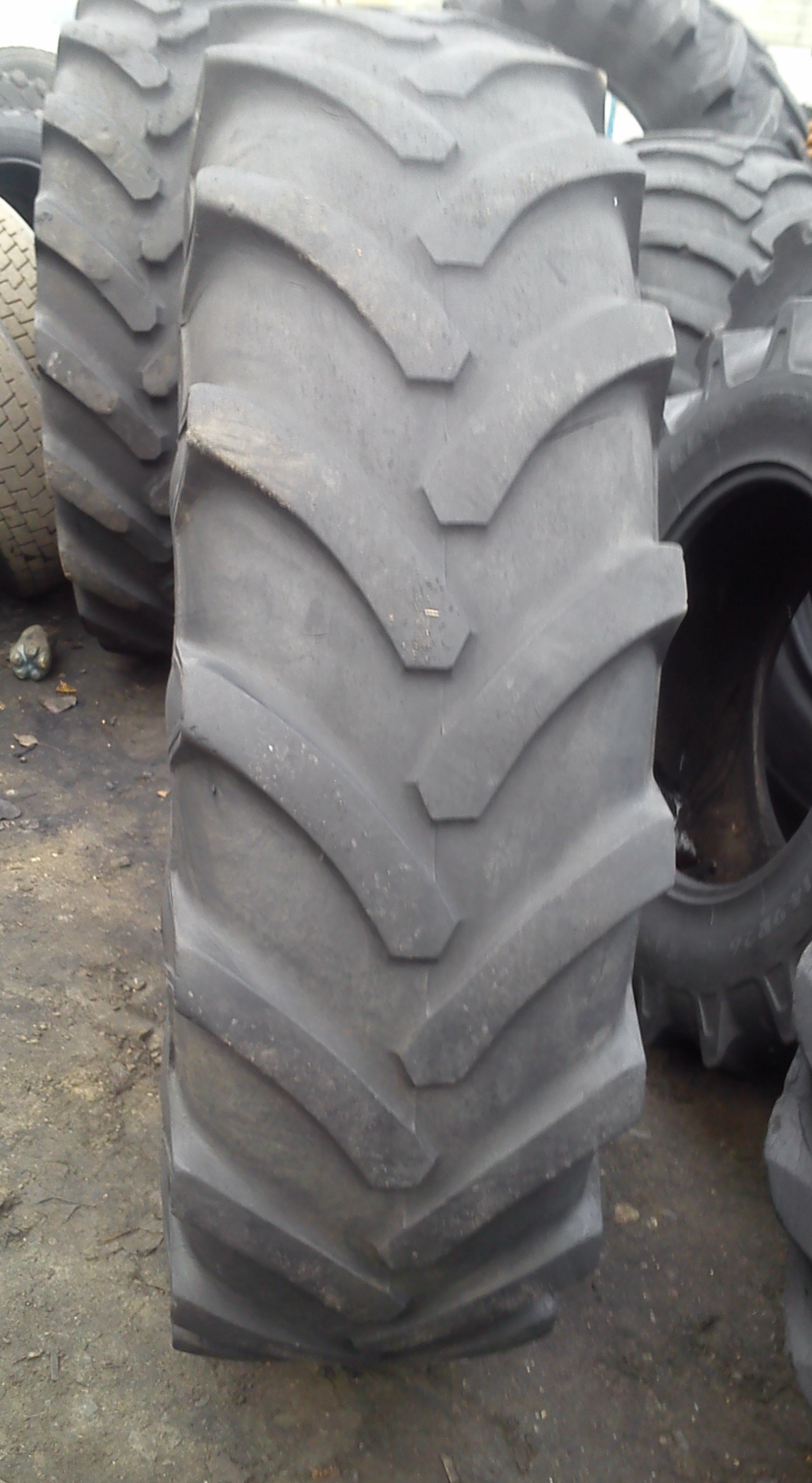 (G921) Opona 420/85 R38, 16.9 R38  Mitas — zdjęcie 1