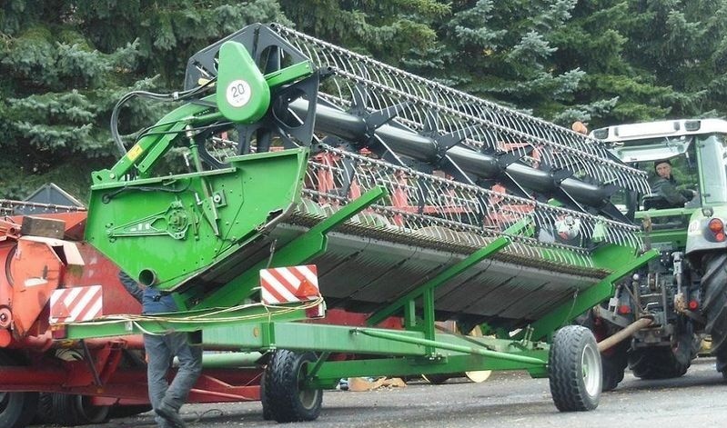 ŻNIWIARKA JOHN DEERE 625 R — zdjęcie 1
