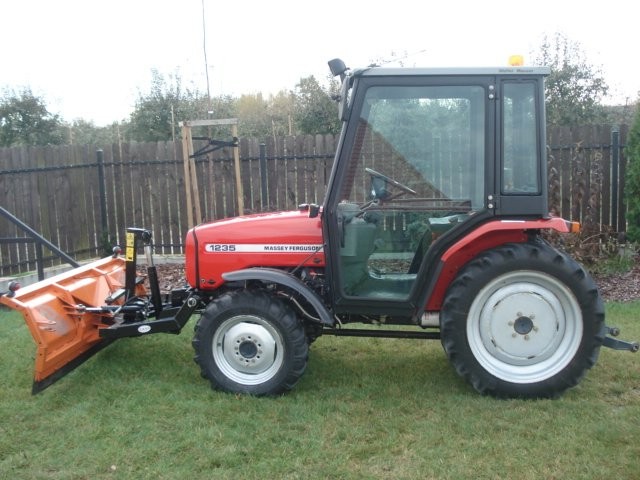 Massey Ferguson 1235 - 2002 — zdjęcie 1